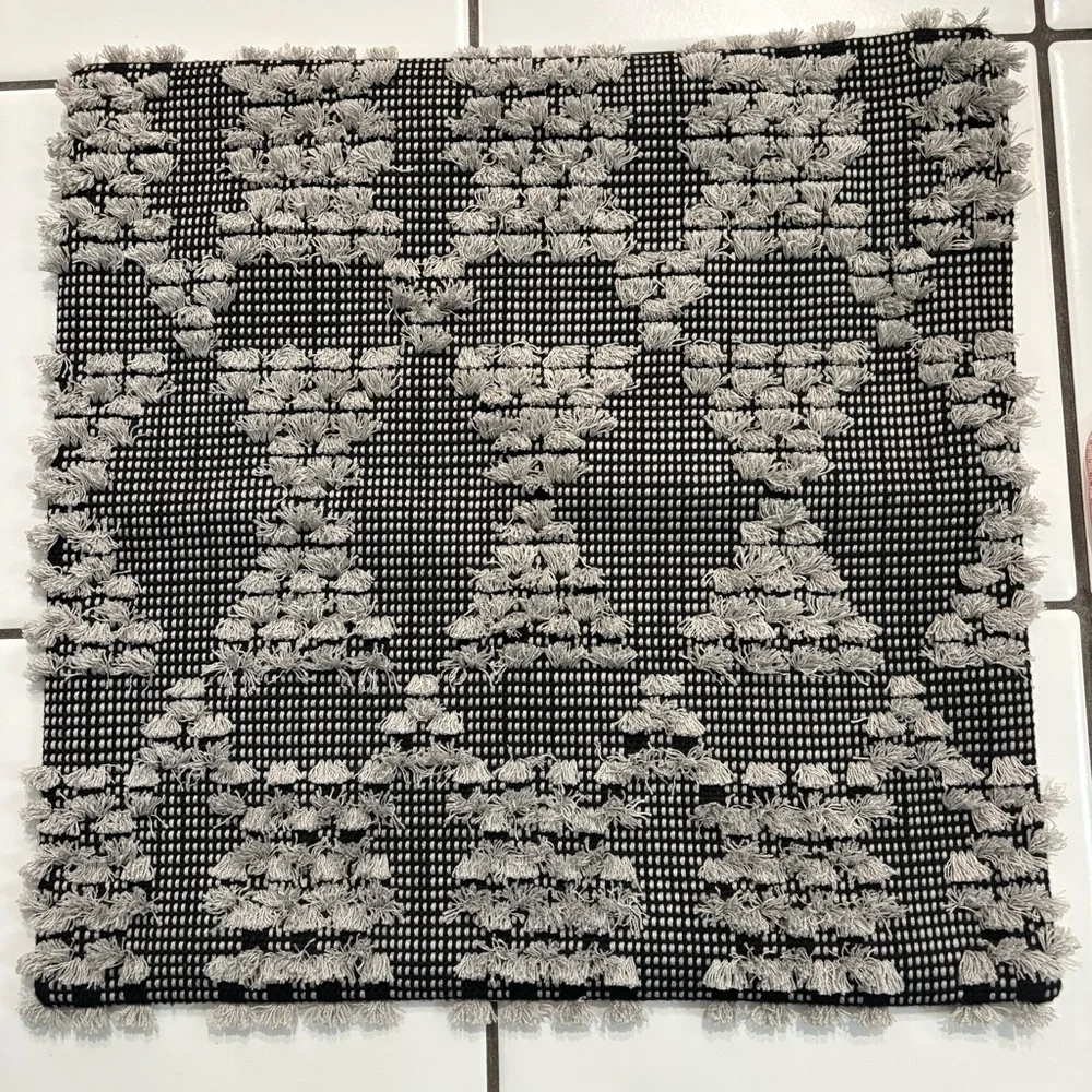Ikea ANNAMETTE Set Of 2 Throw Pillow Covers 20x20